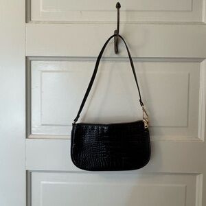 Elegant Black Crocodile-Embossed Women's Bag